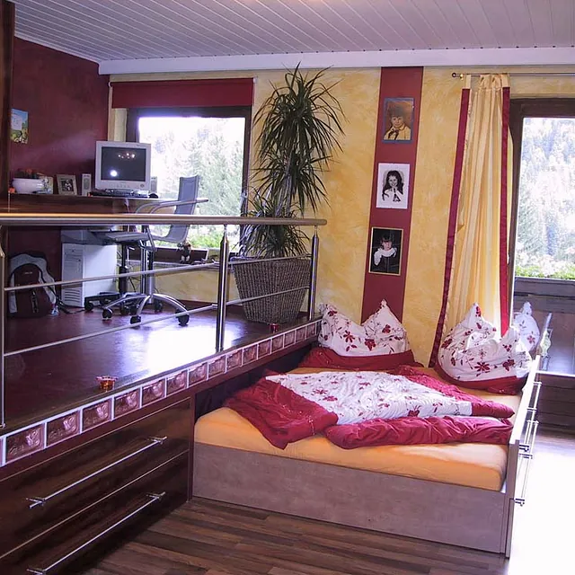 Holzkonstruktion für en Jugendzimmer von der Gerhard Gwechenberger Bau u. Möbeltischlerei